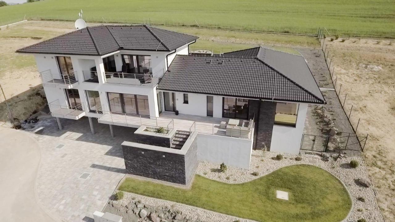 Luxury Villa Moravany nad Vahom Екстер'єр фото