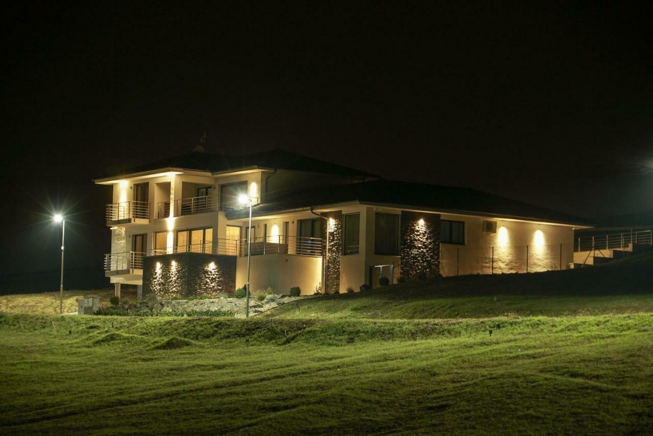 Luxury Villa Moravany nad Vahom Екстер'єр фото