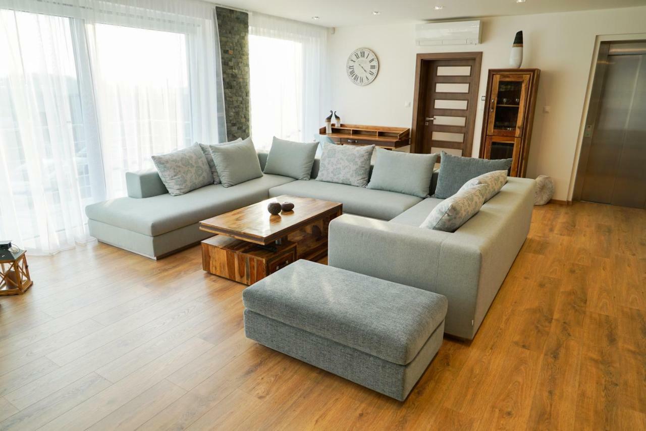 Luxury Villa Moravany nad Vahom Екстер'єр фото